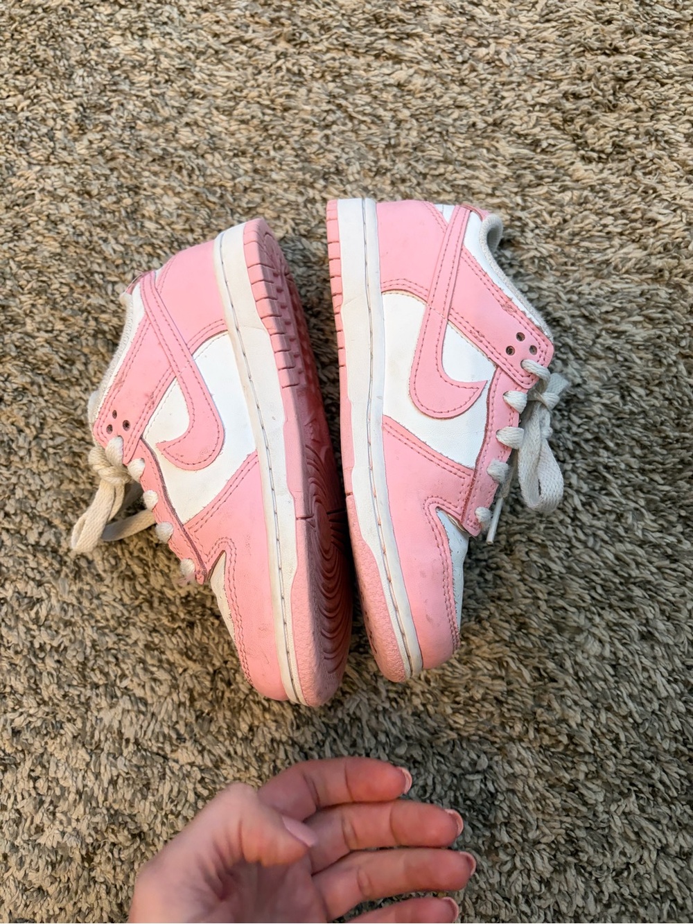 Nike Kids Low-Top Sneakers in Pink and White